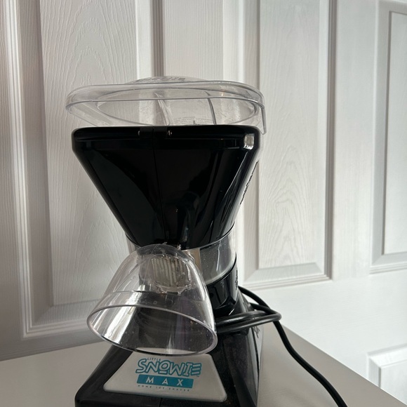 LITTLE SNOWIE PREMIUM SNOW CONE MACHINE - Picture 2 of 3